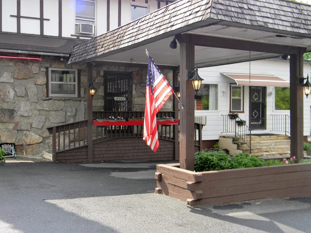 The Stone House Motel & Motor Lodge Ticonderoga Dış mekan fotoğraf