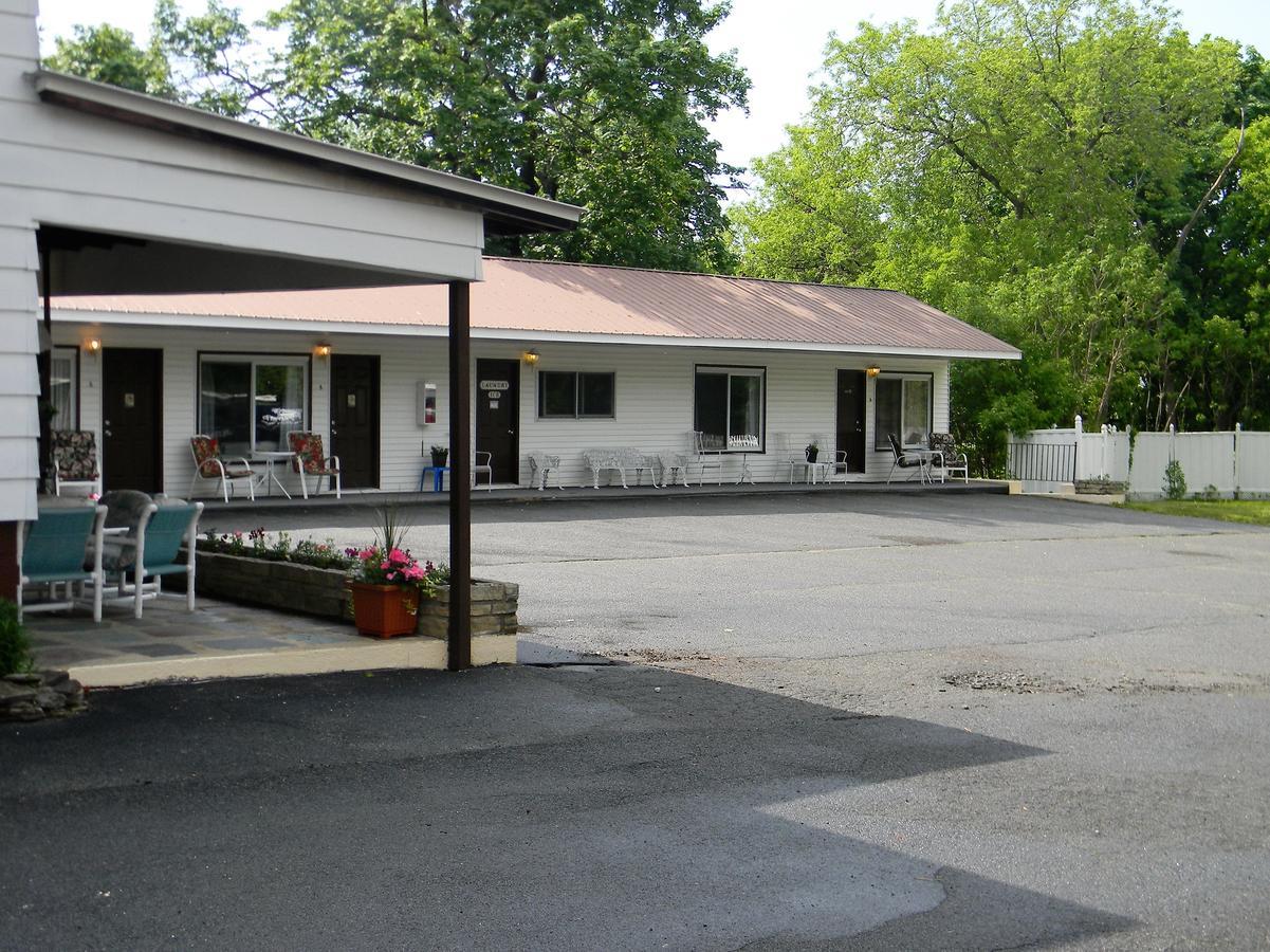 The Stone House Motel & Motor Lodge Ticonderoga Dış mekan fotoğraf